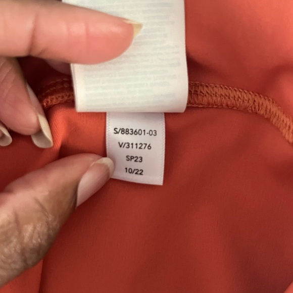 LIKE NEW Athleta Elation Train Logo 7/8 Leggings - M/P - Orange - Picture 7 of 11